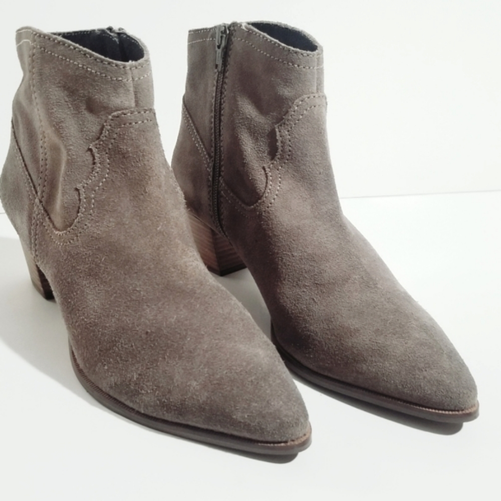 ANTHROPOLOGIE SEYCHELLS Represent Taupe Suede Ankle Boots Pointy Booties 10 - Picture 11 of 15